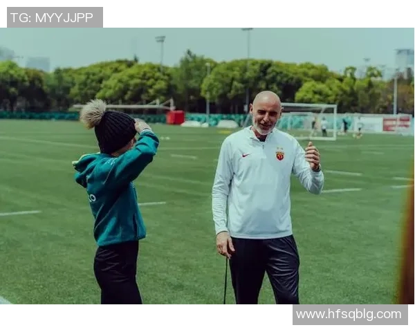 国外足球明星私人团队揭秘他们的幕后生活与训练方式