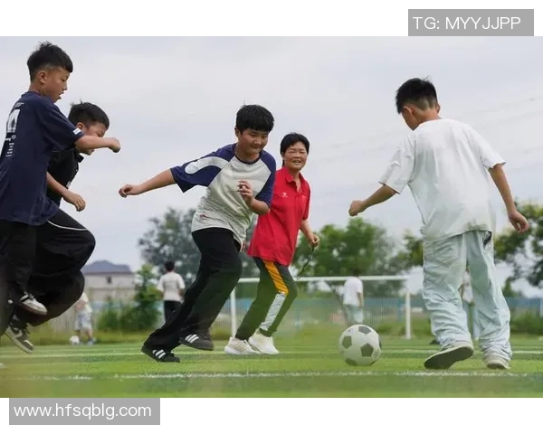 从草根到巅峰足球明星亲述我的传奇人生与绿茵梦想 从草根到巅峰足球明星亲述我的传奇人生与绿茵梦想